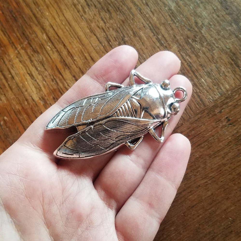 NWOT Silver Cicada Pendant - Picture 4 of 5